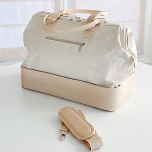 Béis “The Weekender” in Beige Bag